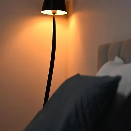 1 Apartment *